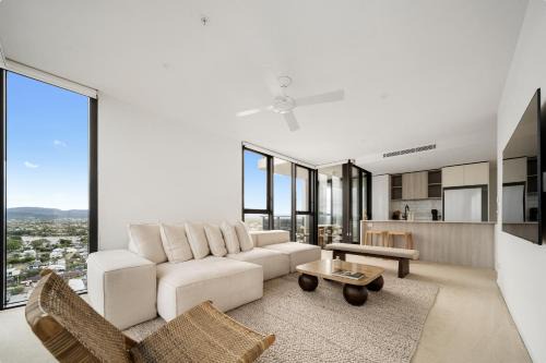 Sereno - Luxury Ocean Views With Pool And Gym