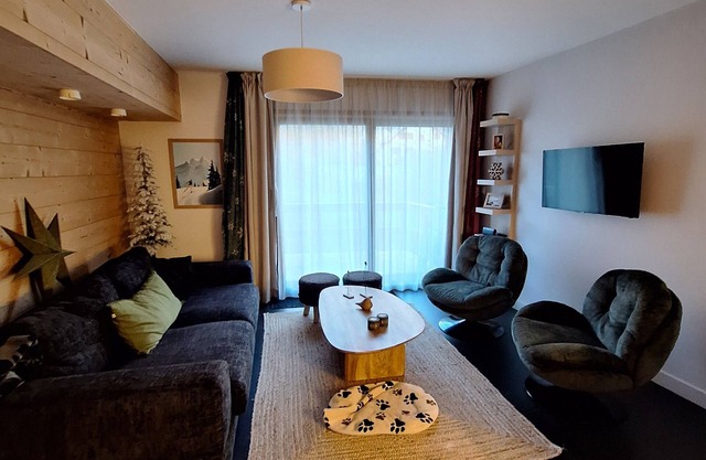 Serre Chevalier, Monêtier, superb renovated apartment with terrace overlooking garden