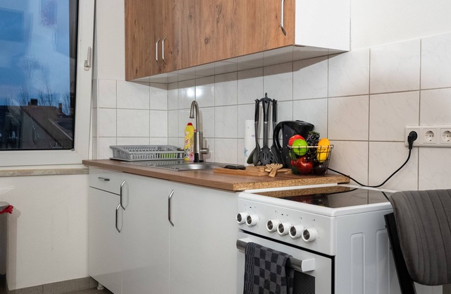 Serviceroom24 - Apartment 2 in Duisburg Wlan- Smart-tv - 24-7 Check-in und Küche