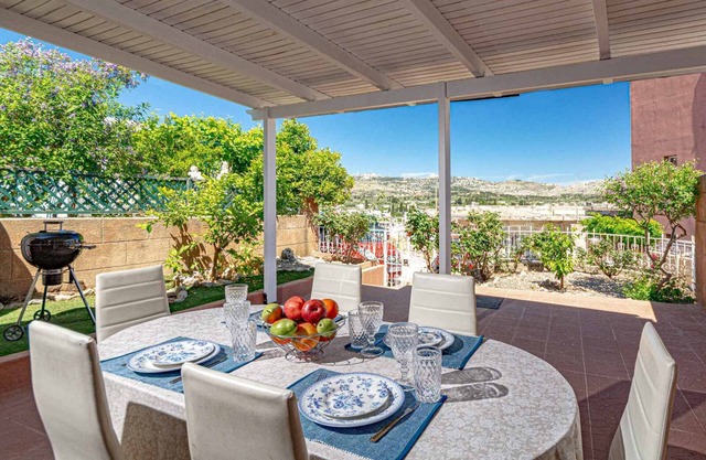 Set in Archangelos, 2.7 km from Stegna Beach and 19 km from Lindos Acropolis.