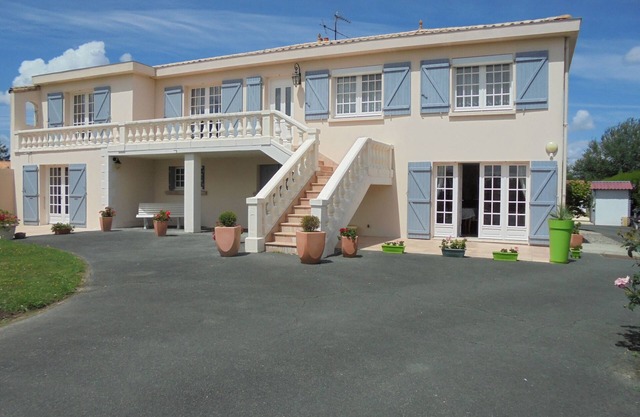 SETTING IDEALLY LOCATED TO VISIT REGION