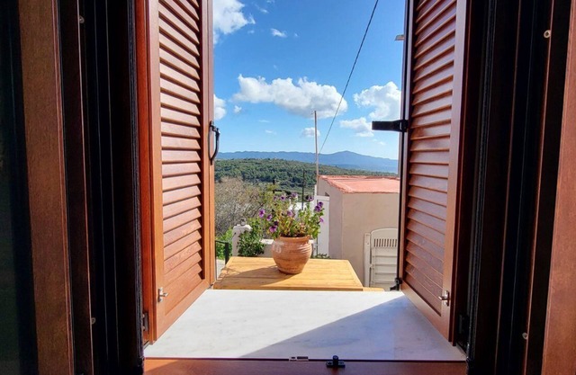 Seva Monolithos House-Traditional House in Monolithos