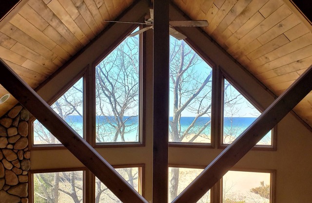 Seven Bedroom Home on Lake Michigan & short walk to Portage Lake
