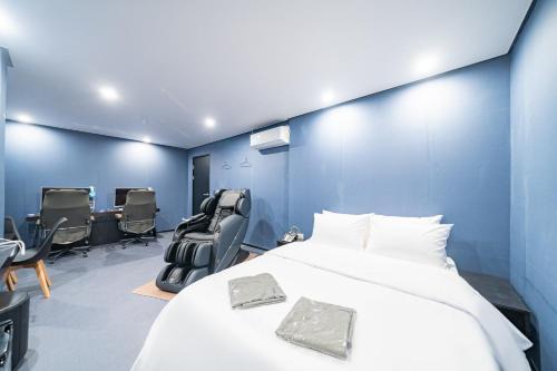 Seven Hotel