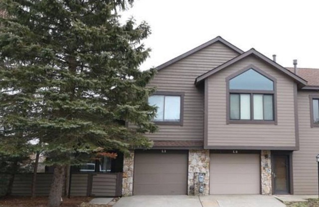 Seven Springs Townhome w/Pool, Private Hot Tub & Ping Pong Table