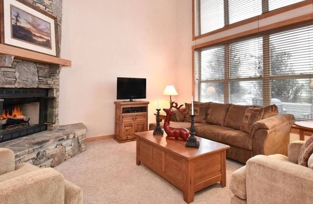 Seven Springs Woodridge 3 Bedroom Premium Condo, Sleeps 7! by RedAwning