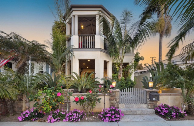 Seventh & Shore | Stylish Seal Beach Home w/Elevator, Fireplace + Bold Design