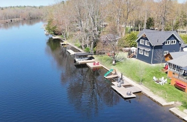 Severn River Luxury Retreat, 3 bds, 2,5 bath, sleeps 9 ppl, dogs welcome!