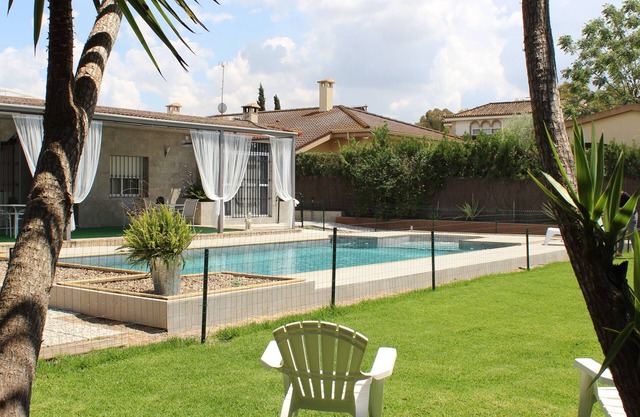 SEVILLA CITY, LUXUY APARTMENT: PARKING FREE, METRO AND POOL