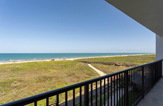 Seville 405 - Beachfront Condo Private Balcony, 2 Pools