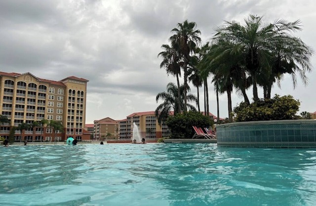 Shade from the Sun in this 2 bedroom condo in an excellent Orlando location