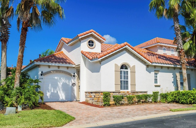 Shady Palms Villa - 3 Bedroom Luxury Villa with West Facing Pool