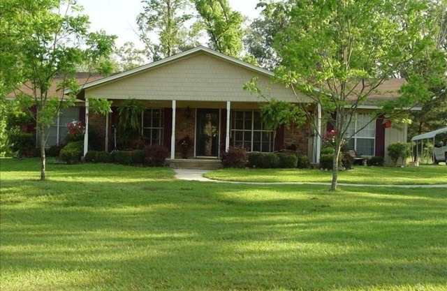 Shady Pines Retreat - Next to Crater of Diamonds State Park. Private 7 acre pond