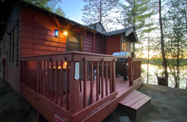 Shady Rest Cabin #3, Sunset Views, Beach, Swimming, Firepit, Multiple Units