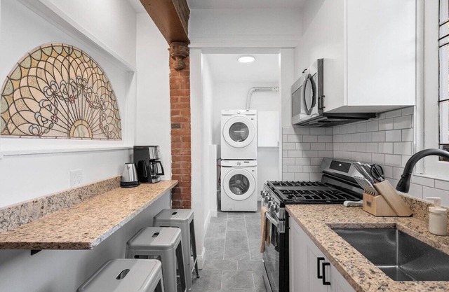 Shadyside/Pittsburgh, Modern & Accessible 2 Bedroom with Free Parking