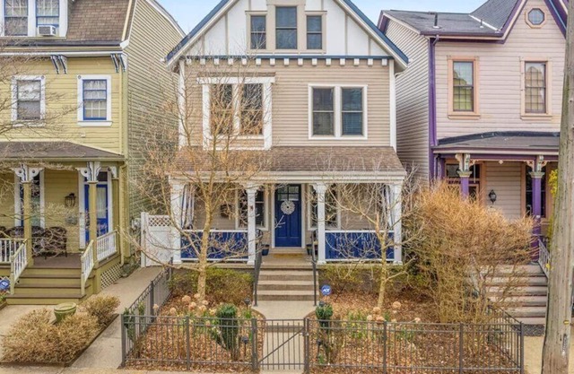 Shadyside townhouse with off street parking