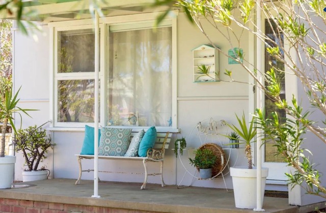 Shalom Beach Cottage – 5 minute walk to the beach
