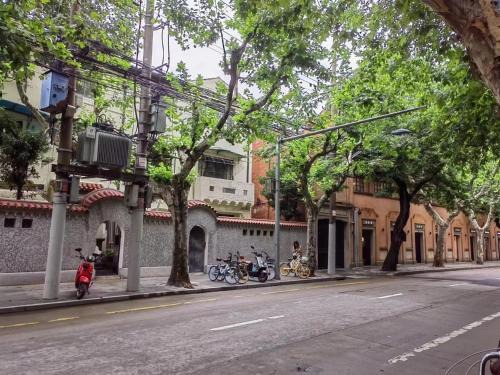 Shanghai Garden Historical loft Apartment with courtyard and citywalk- Near Downtown Wukang Road