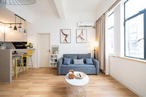 Shanghai Hills & Well-Time Modern Family B&B with Two bedrooms Near Bund