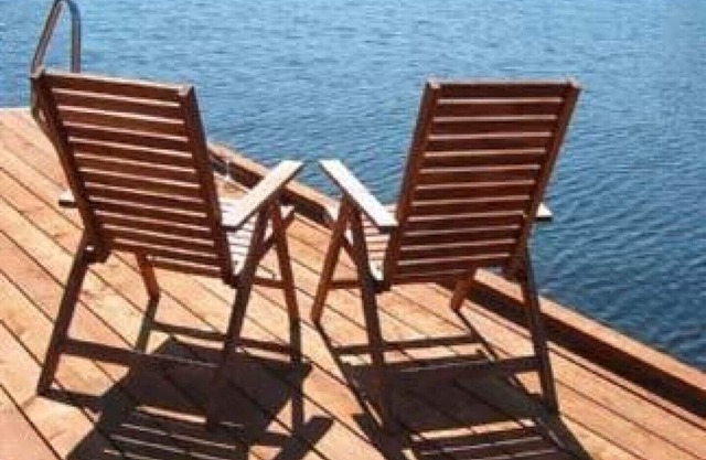 Shawnigan Lake Cottage with GORGEOUS LAKE VIEWS!