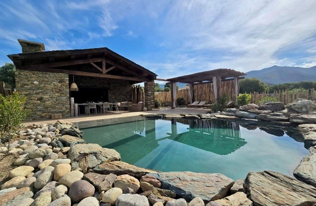 Sheepfold-style stone villa in the heart of the Corsican maquis