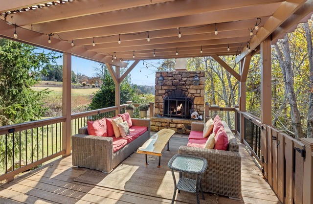 Sheepnose Valley - On Golf Course at Rumbling Bald Resort - Mr Lake Lure Vacation Rentals