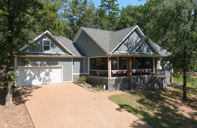 SheNANAgans – Family-Friendly Home in Eden Isle near Greers Ferry Lake
