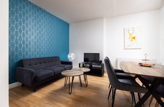 Shepherd's Bush 1 renovated apartment for 4 people