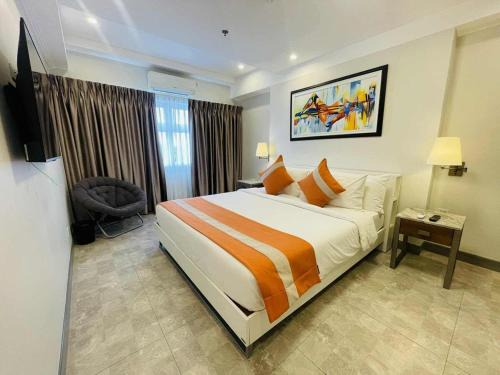 Sheryll Escapes - La Grande1 BR 304 with balcony, Netflix & WiFi