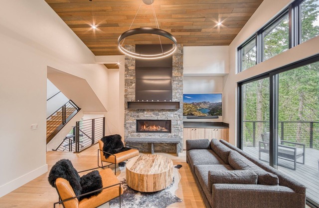 Shining Creek at Alpine Meadows by Tahoe Getaways - 4 BR w Creek Views, Hot Tub & Ski Shuttle!