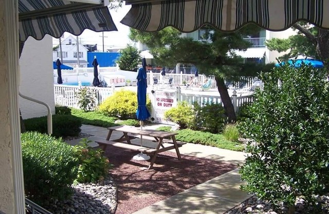 Ship Bottom Ocean Block with Pool