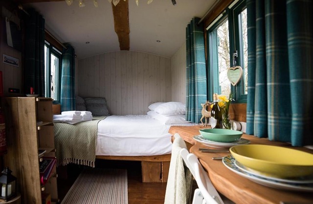 Shire the Shepherd's Hut at Pentref Luxury Camping