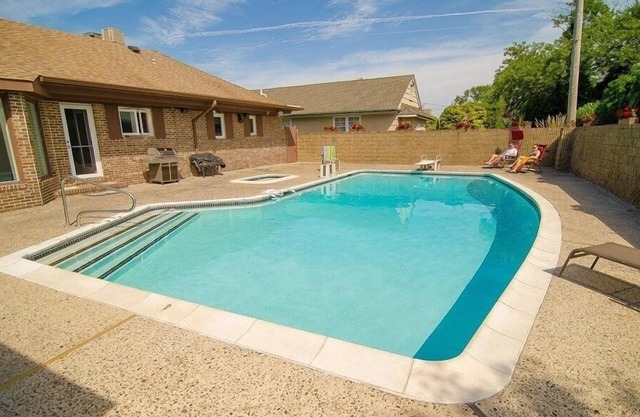 SHORE FUN: Beach 1 Block Away - Pool - Private Parking - Boardwalk