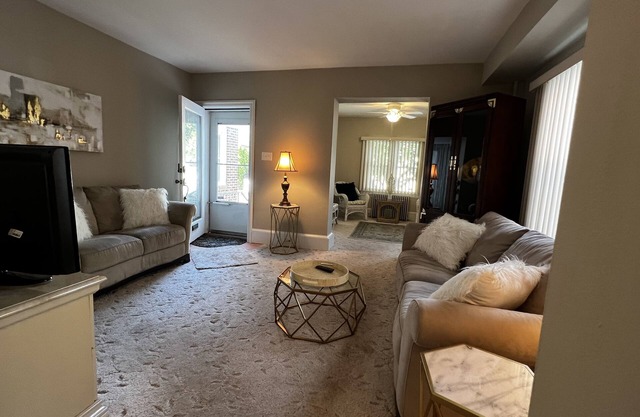 Shore Getaway - 2 Blocks to the Beach 2B/2B - Immaculate