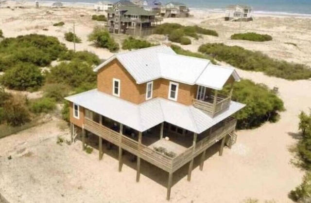 Shore Relaxing ocean views and wild horses Farm house cottage dog friendly