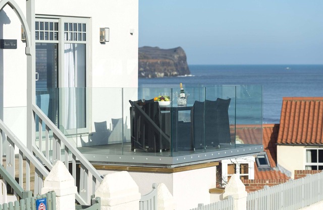 SHORE VIEW, family friendly, with a garden in Sandsend