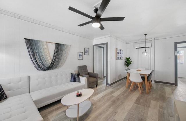 Shorehaven 2- Updated and Stylish 2 bedroom 14 St!