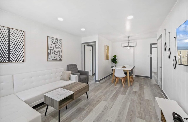 Shorehaven 7- Updated and Stylish 2 bedroom 14 St!