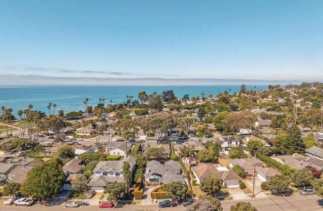 Shoreline 5bd, BBQ, Minutes from Beach