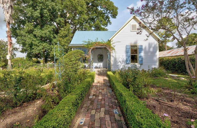 Short cottage