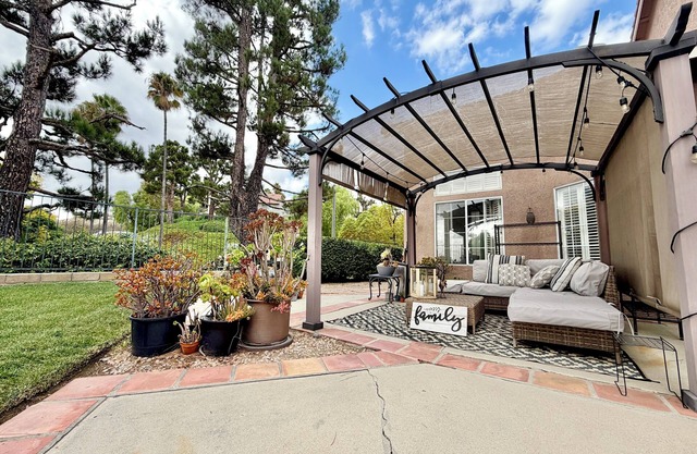 Short Drive to Downtown Los Angeles, Disneyland, and Southern California Beaches