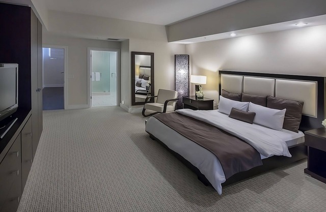 Short Drive to Miami Int'l Airport! Convenient Accommodation, Balcony + Kitchen