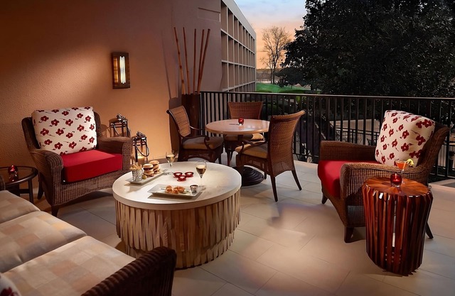 Short Drive to Nashville Zoo and Nashville Airport! Shuttle, Pool, Parking!