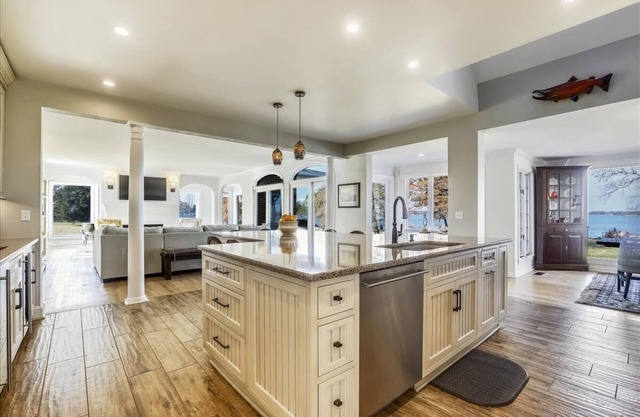 Short drive to Downtown Cambridge | Private Dock | Sleeps 22 | Pool | Hot Tub |