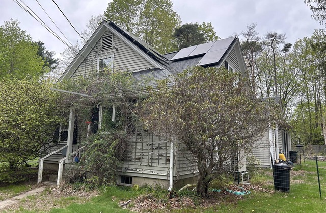 Short term, pet friendly solar home in a quiet Lincoln neighborhood