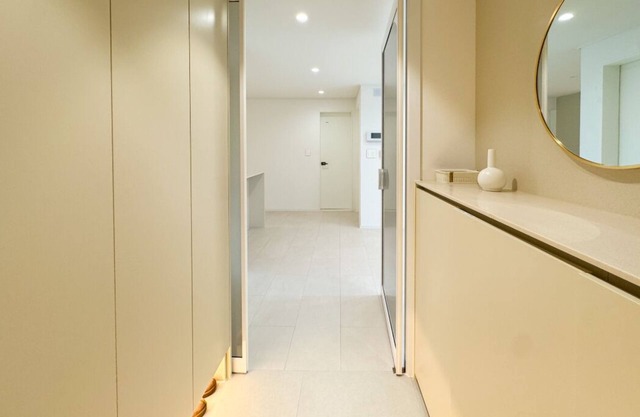 [Short-term rent]1316sqft Seongsu-Dong Luxury 2B2B APT with dress room, king bed