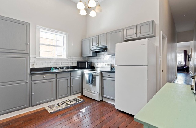 Shotgun 3BR Home, Steps to Melba's, Stylish Yard