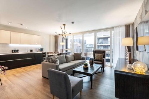 Showroom Splendour, Luxe London Elegance