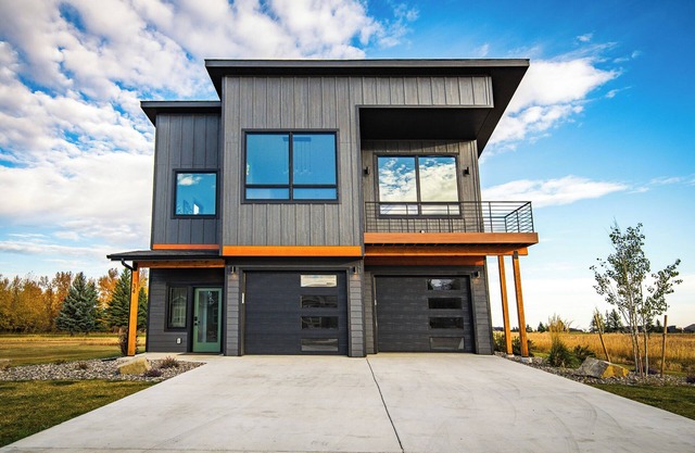 Shred Lodge - Luxurious modern home on the golf course with 180 degree viewsn