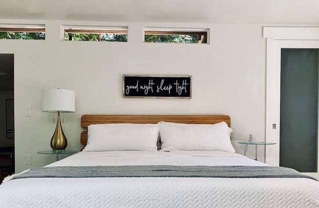 Shurwin Suite 4 · Carmichael Sacramento : Peaceful Modern Cottage